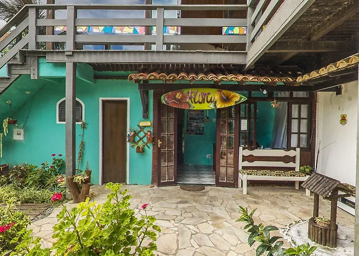 Hotel com pingue-pongue: Pousada Flora Búzios